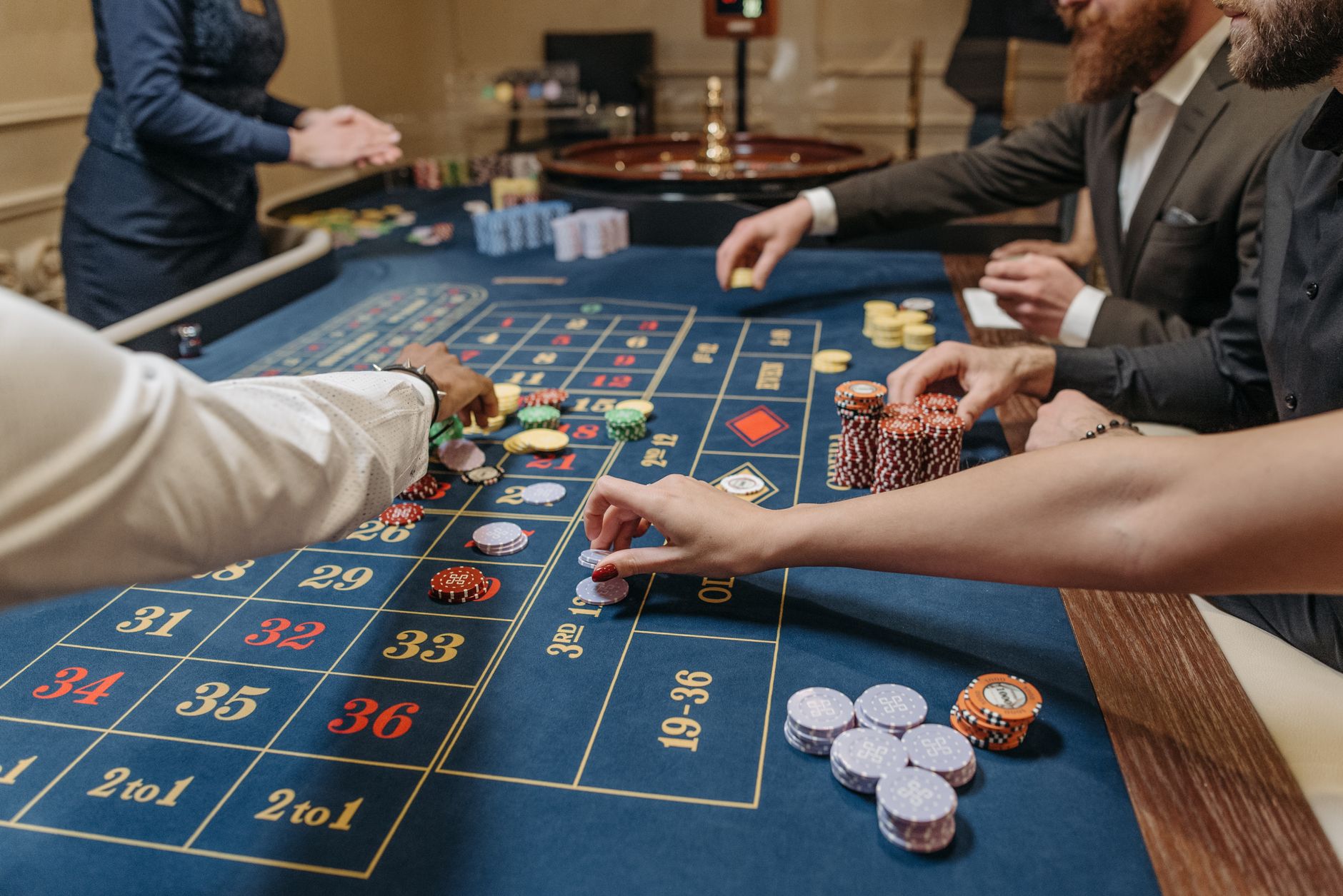 Do Live Bet Limits Change During the Super Bowl, and How Should Big Stakes Be Sized?